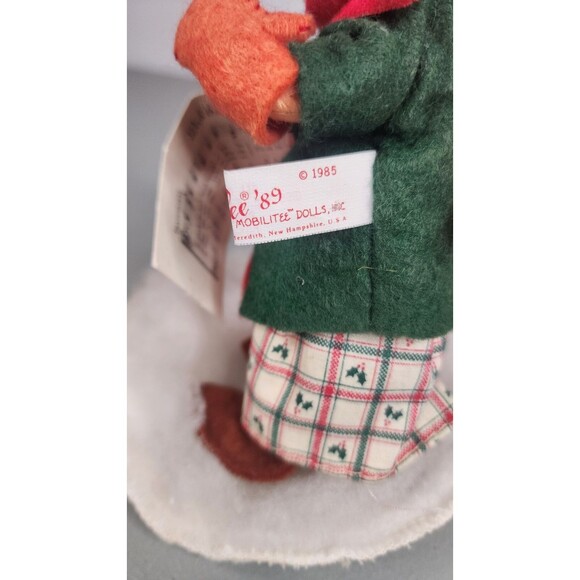 Vintage 1989 Annalee Doll 7” Winking Christmas Caroler w Mittens & Music Card - Picture 6 of 8